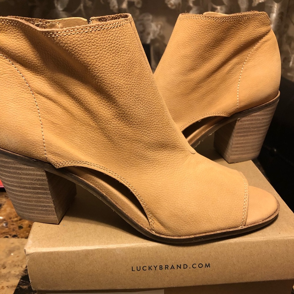 Ankle bootie